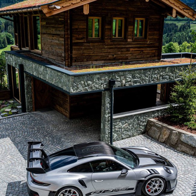 Silver Porsche GT3 RS in Front of Luxurious Chalet in Kitzbühel, Exclusive Luxury Cars Alpes